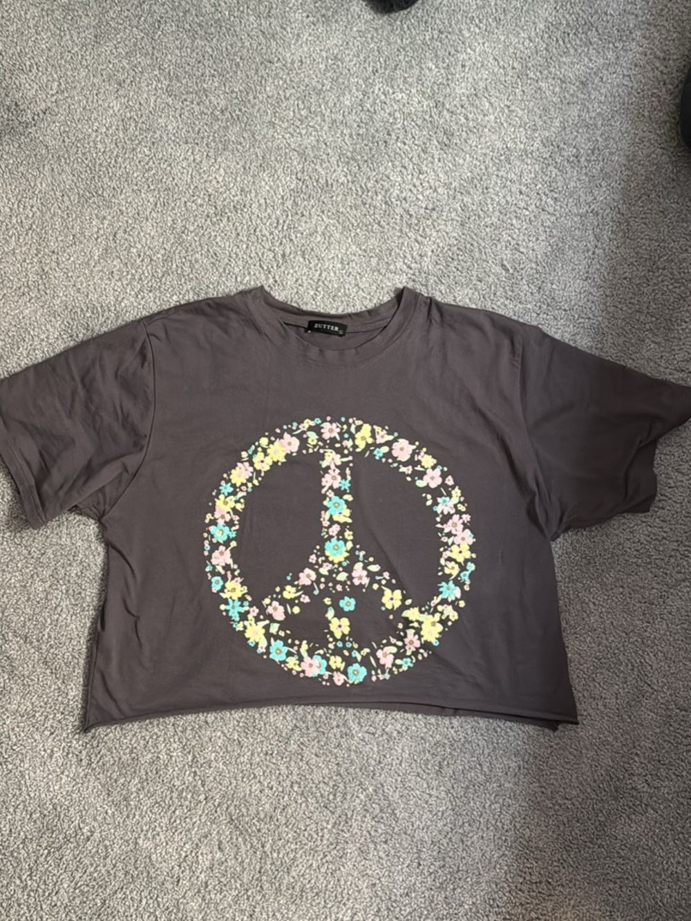 Zutter Women's Black Floral Peace Sign Cropped Tee
